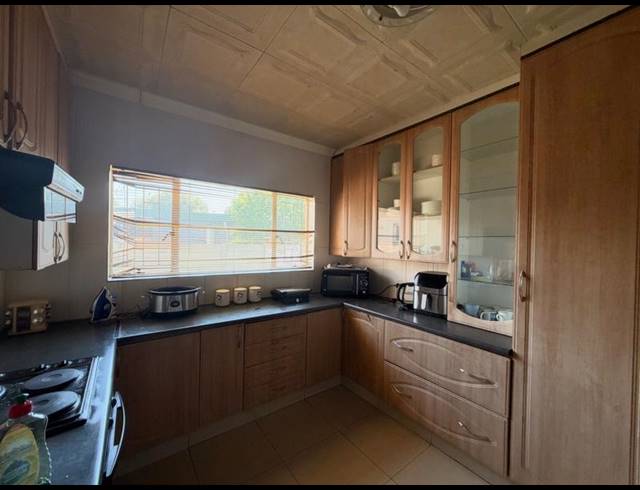 3 BEDROOM HOUSE FOR SALE IN VANDERBIJLPARK CE 4